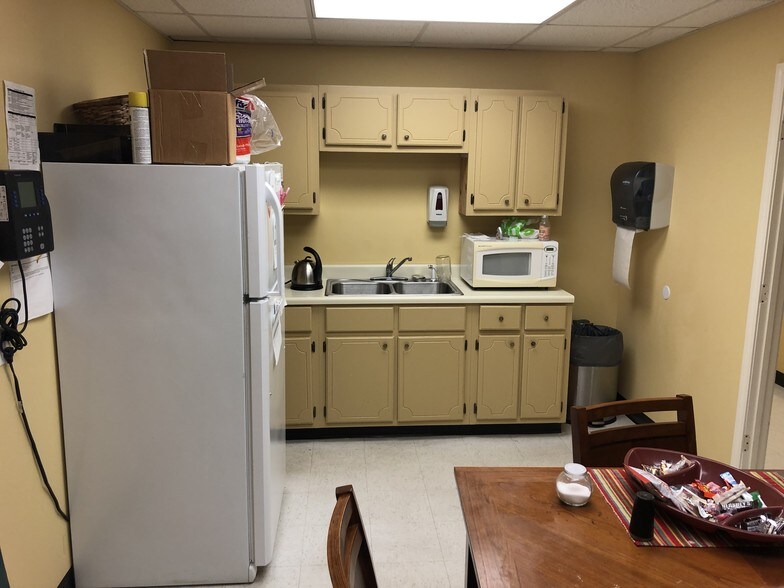 More Photos Of 1000-1099 Vendall Rd, Dyersburg General Retail For Lease