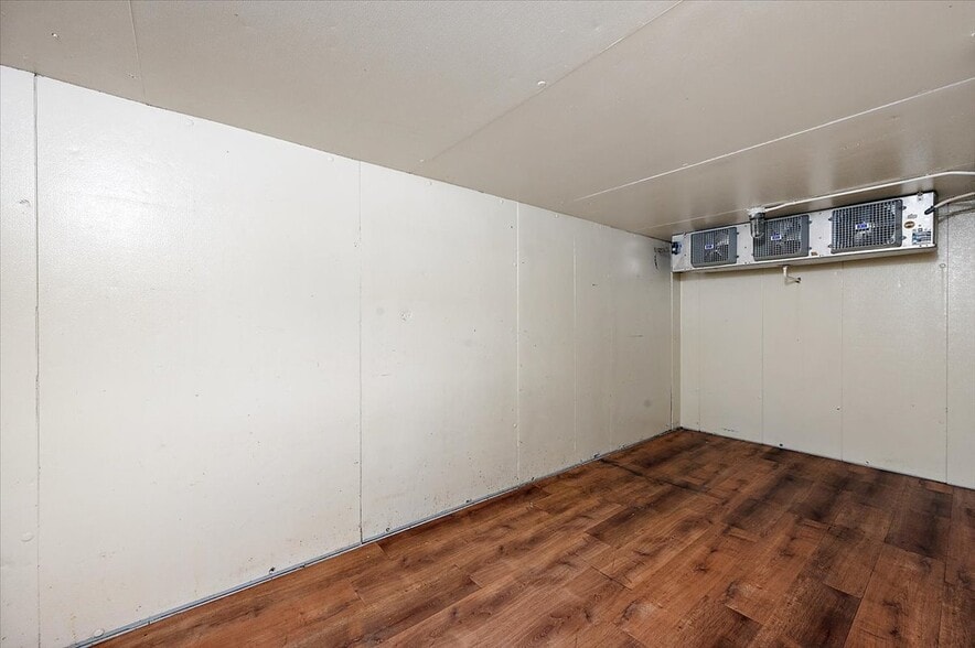 More Photos Of 4084 Huron St, North Branch Restaurant For Sale