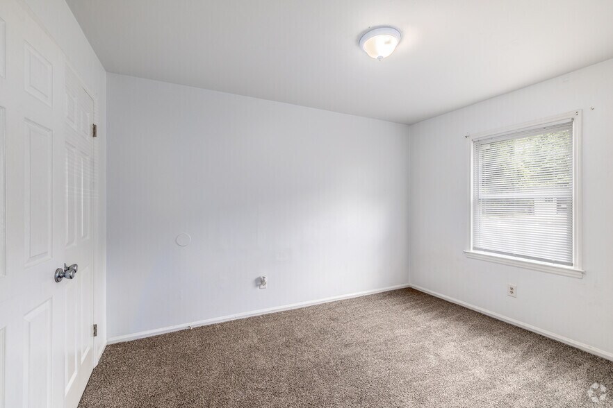 More Photos Of 2607 Cedarhurst Dr, Charlotte Apartments For Sale