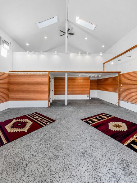 More Photos Of 599 S Highway 197, Maupin Office Residential For Lease