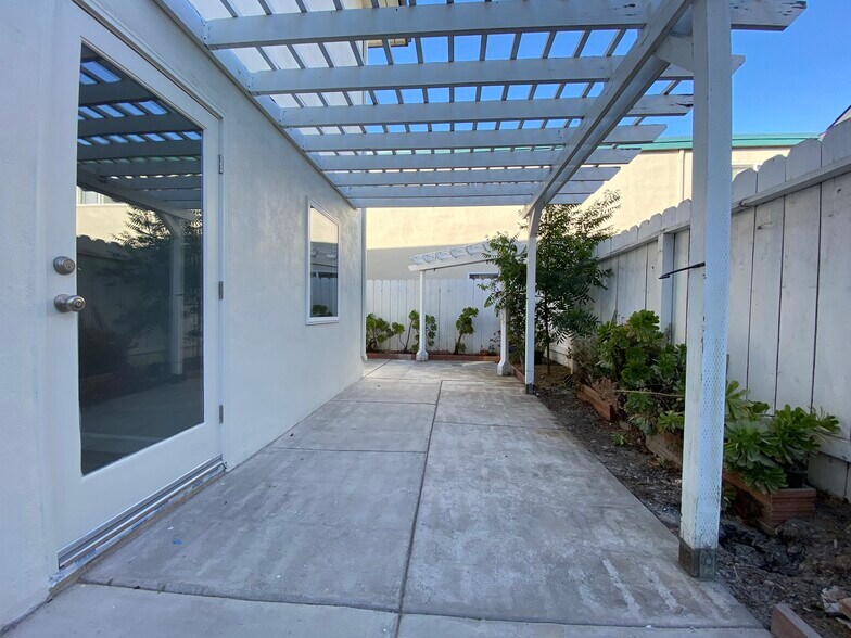 More Photos Of 631 Masonic Way, Belmont Apartments For Sale