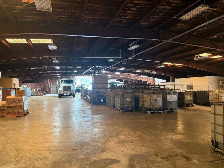 More Photos Of 909 W 70th St, Shreveport Warehouse For Sale