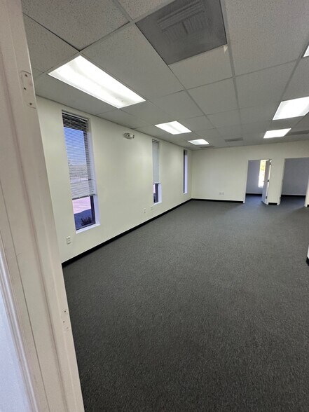 More Photos Of 8732 Fruitridge Rd, Sacramento Warehouse For Lease