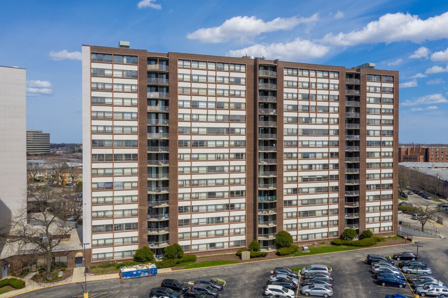 More Photos Of 5441 N East River Rd, Chicago Apartments For Lease
