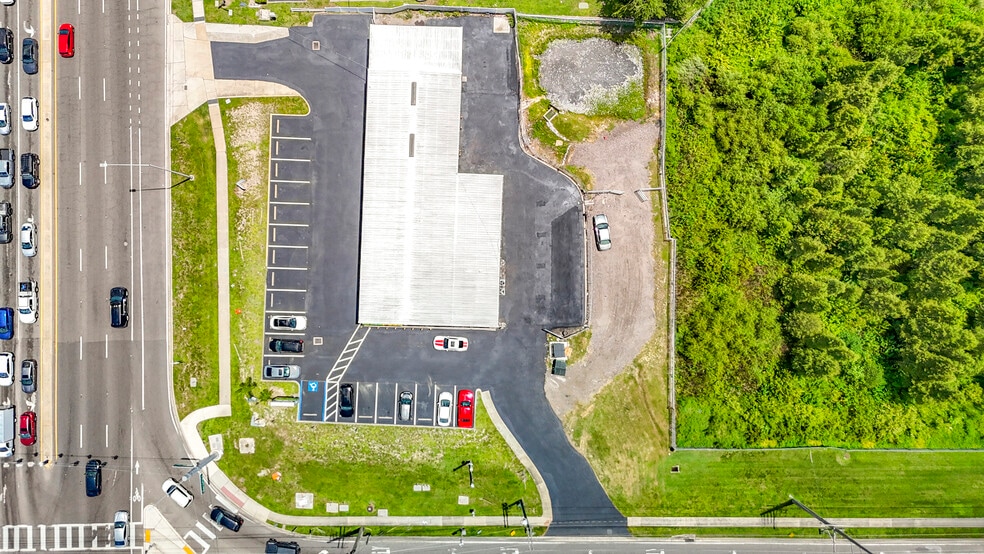 More Photos Of 8338 N Dale Mabry Hwy, Tampa Showroom For Sale