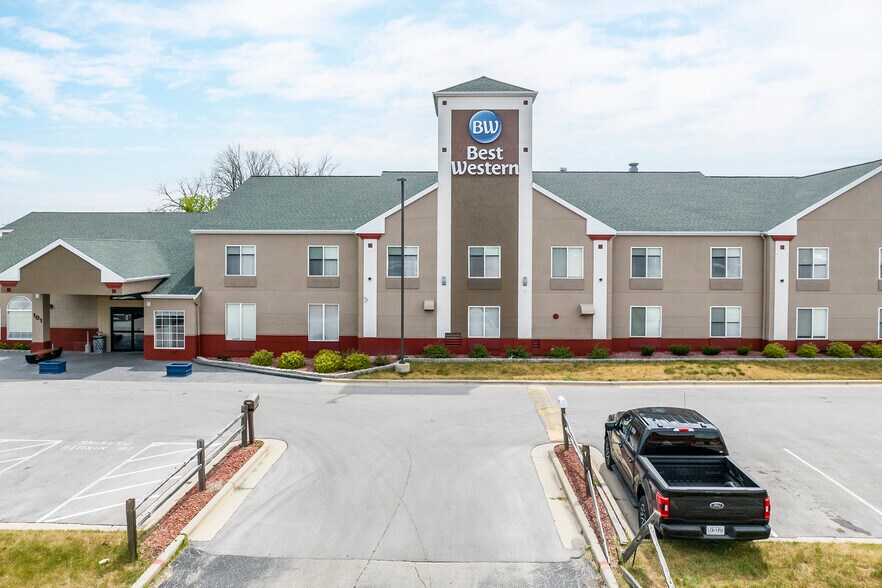 Primary Photo Of 101 Aviation Way, Watertown Hotel For Sale