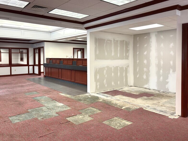 More Photos Of 3060 Industry Dr, Lancaster Specialty For Lease