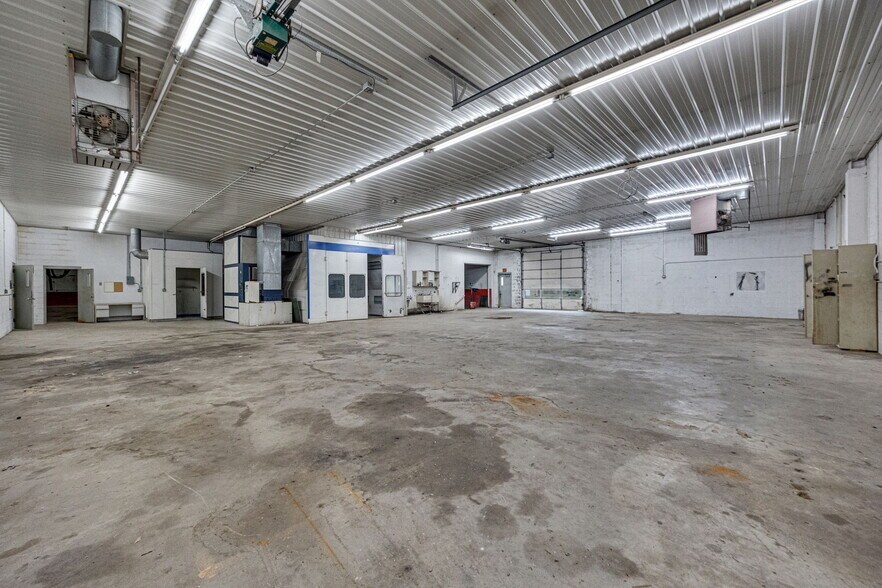 More Photos Of 610 Sainte Genevieve Dr, Sainte Genevieve Auto Dealership For Sale