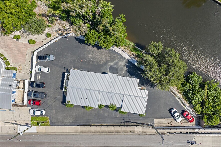 More Photos Of 2535 Bee Ridge Rd, Sarasota Medical For Lease
