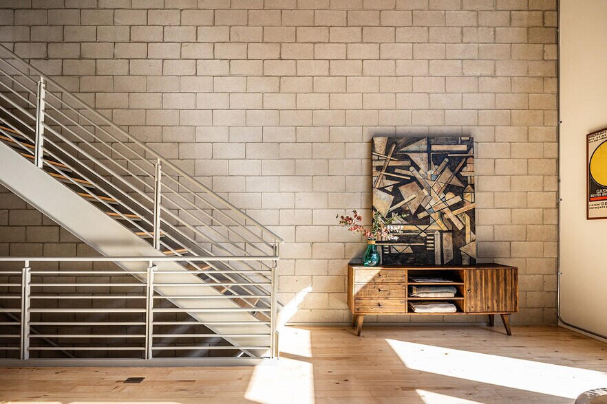 More Photos Of 3450 Cahuenga Blvd W, Los Angeles Office Residential For Lease