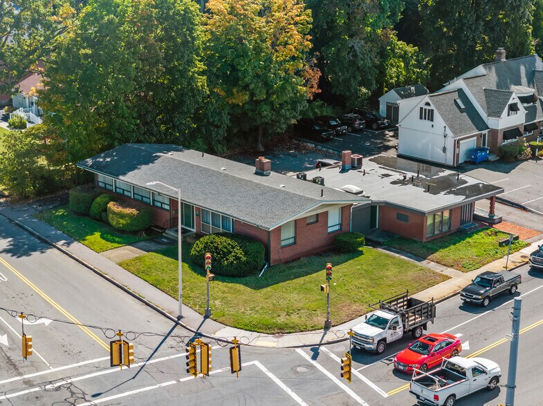 More Photos Of 125 High St, Taunton Office For Sale