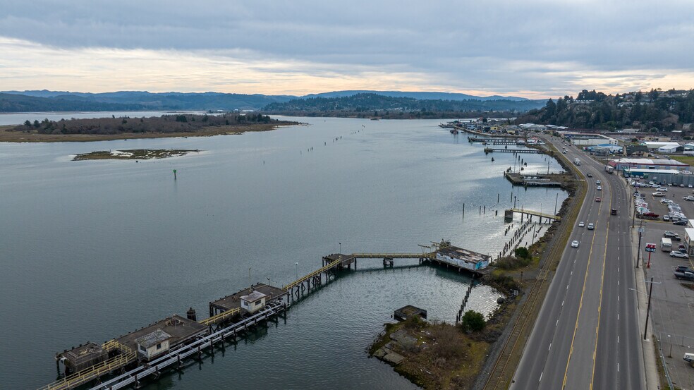 More Photos Of 2250 N Bayshore Dr, Coos Bay Marina For Sale