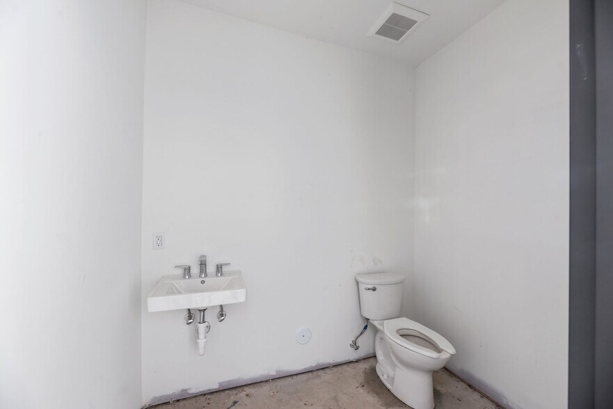 More Photos Of 612 NW 9th Ave, Fort Lauderdale Restaurant For Lease