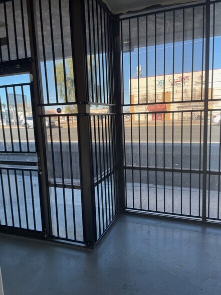 More Photos Of 953 E Sahara Ave, Las Vegas Storefront Retail Office For Lease