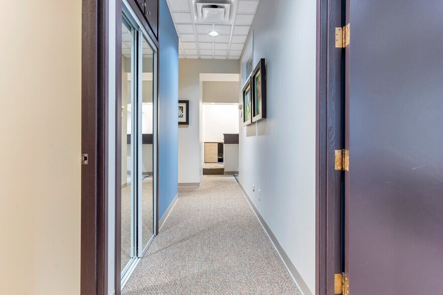 More Photos Of 1120 Westwood St, Coquitlam Office For Sale