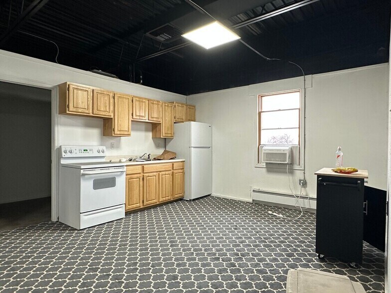 More Photos Of 2500 Sparrows Point Rd, Sparrows Point Storefront For Lease