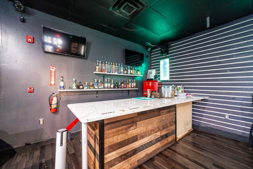 More Photos Of 990 Broadway, Bayonne Restaurant For Sale