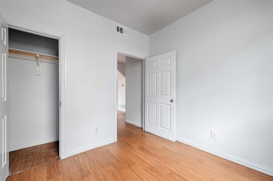 More Photos Of 3020 South Blvd, Dallas Apartments For Sale