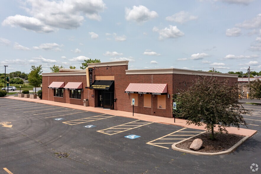 More Photos Of 551 S 8th St, West Dundee Restaurant For Sale