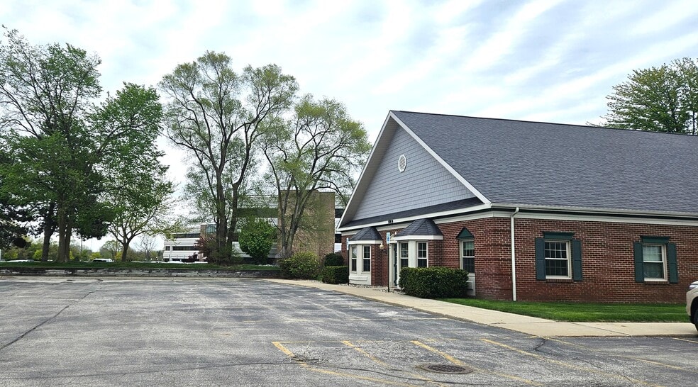 Primary Photo Of 4700 Mcleod Dr E, Saginaw Medical For Lease