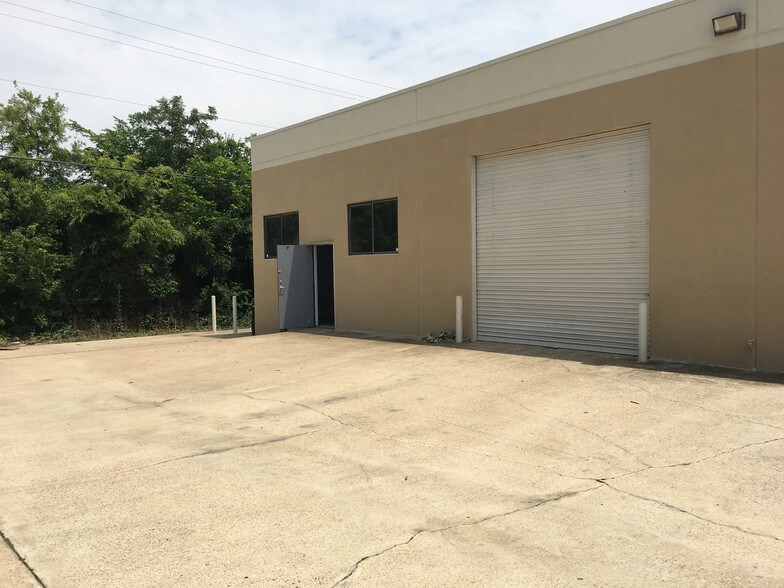 More Photos Of 567 Commerce St, Southlake Flex For Sale