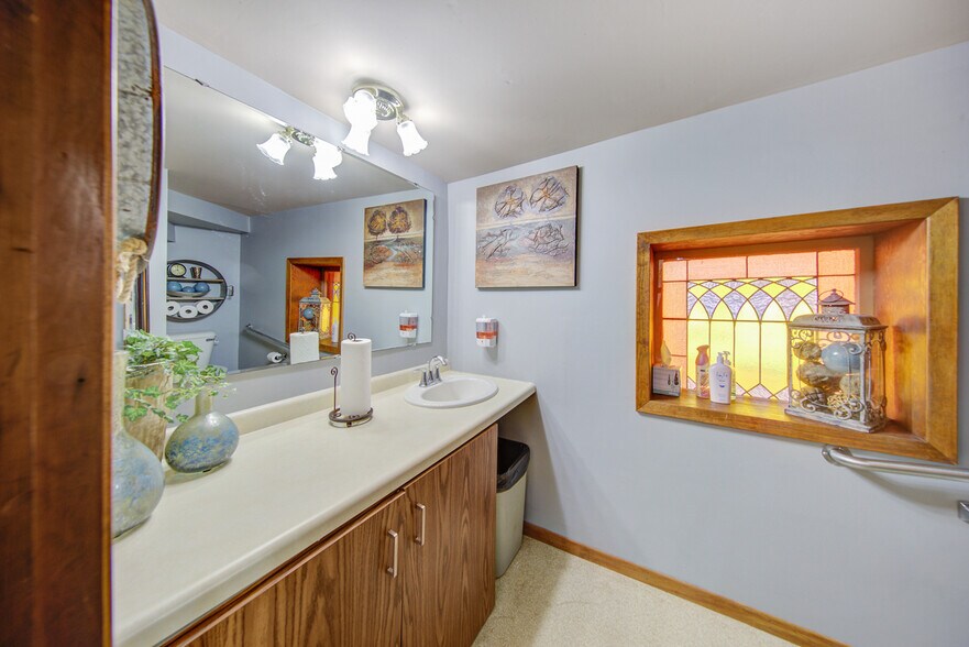 More Photos Of 2001 10th St, Emmetsburg General Retail For Sale