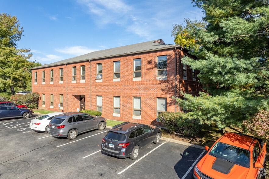 More Photos Of 875 Centerville Rd, Warwick Business Park For Sale