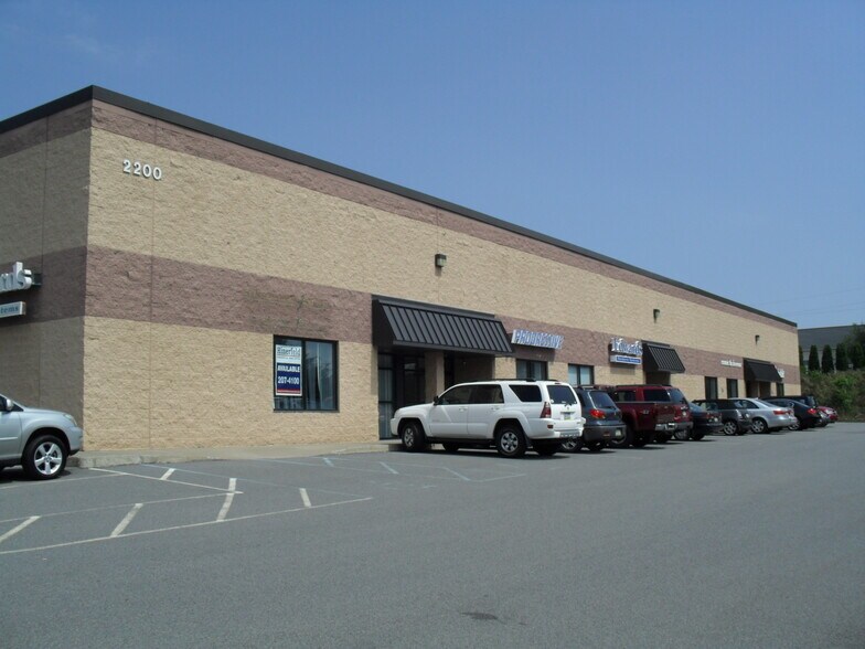 More Photos Of 2200 Stafford Ave, Scranton Showroom For Lease