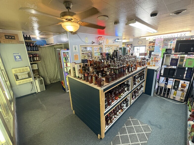 More Photos Of 346 W 2nd St, Winner General Retail For Sale