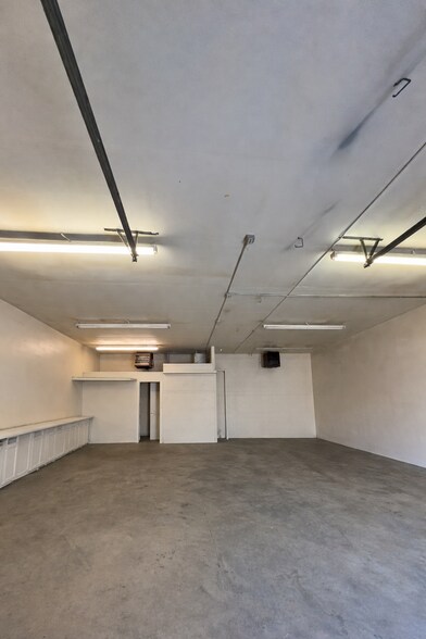 More Photos Of 118 E 37th St, Garden City Light Manufacturing For Lease
