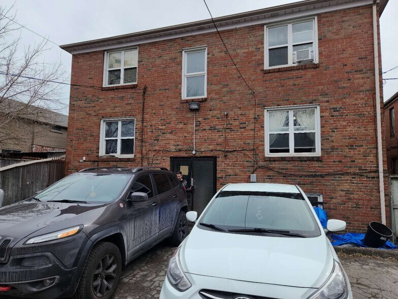 More Photos Of 50 Amherst Av, Toronto Apartments For Sale