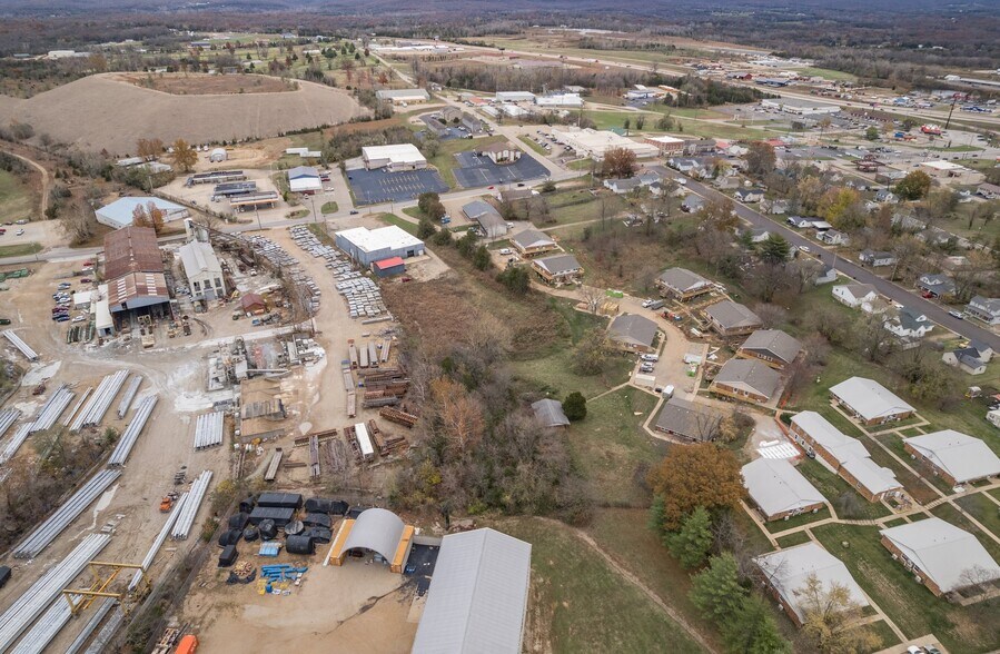 More Photos Of 519 Benham St, Bonne Terre Light Manufacturing For Sale