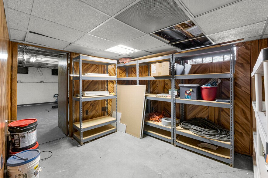 More Photos Of 6336 Fox Ave, Allen Park Office For Sale