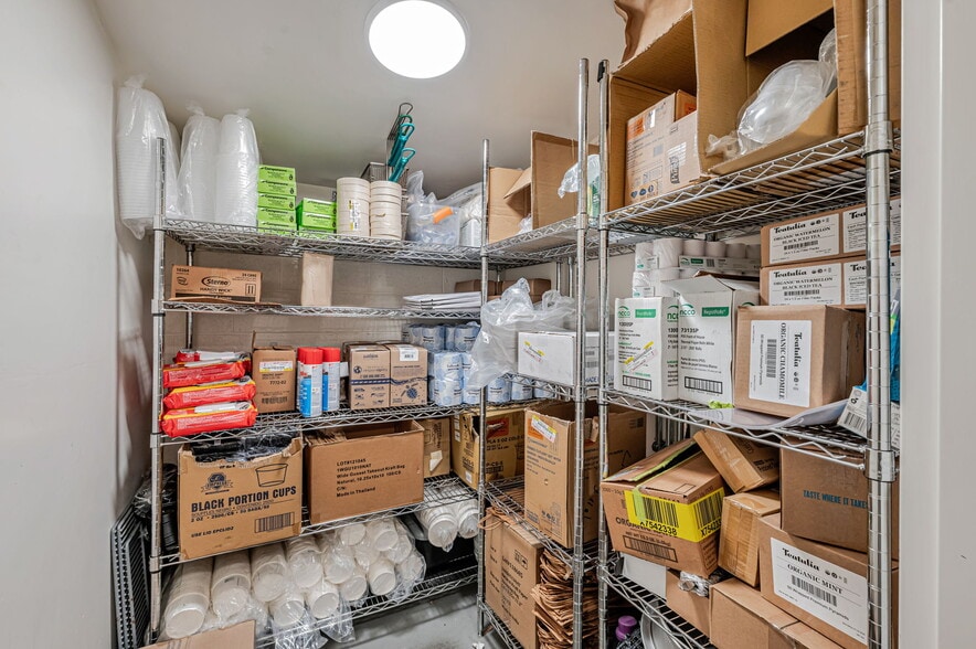 More Photos Of 621-655 Del Ganado Rd, San Rafael Storefront For Sale