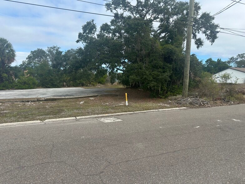 More Photos Of 1152 Court St, Clearwater Freestanding For Sale