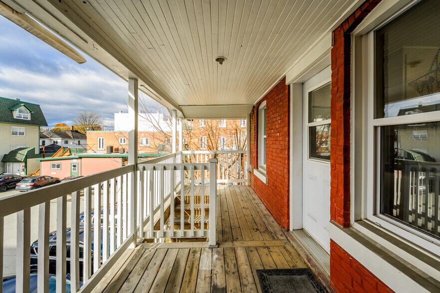More Photos Of 127 Rue Queen, Sherbrooke Office Residential For Sale