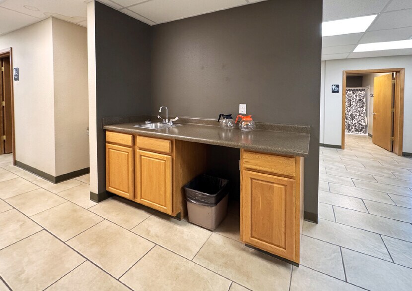 More Photos Of 2511-2517 Wyoming Blvd NE, Albuquerque Office For Sale