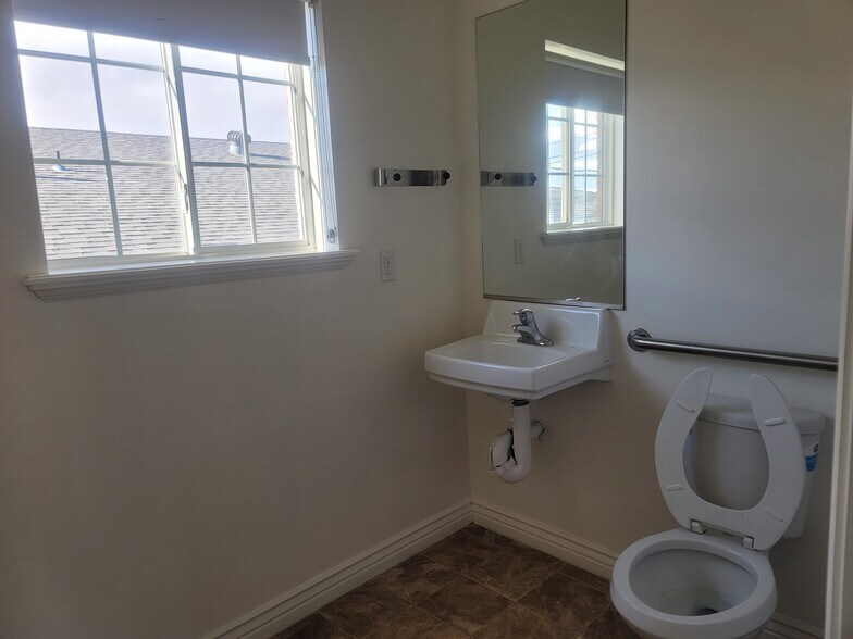 More Photos Of 571-583 W Center St, Pleasant Grove Office For Lease