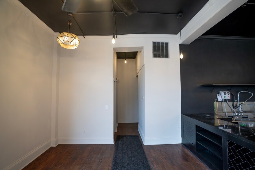 More Photos Of 824 Elm St, Cincinnati Storefront Retail Residential For Lease