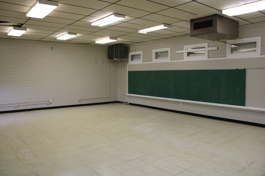 More Photos Of 1900 Pope St, Beaumont Flex For Lease