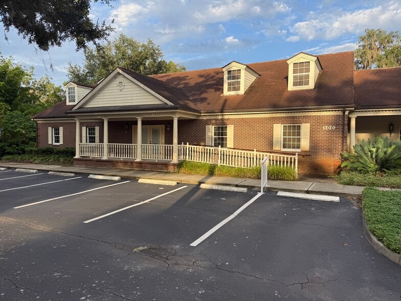 More Photos Of 500 NE 8th Ave, Ocala Office For Sale