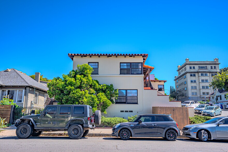 More Photos Of 2202-2216 E St, San Diego Apartments For Sale