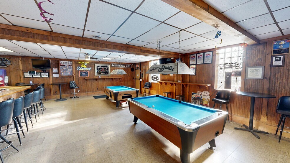 More Photos Of 46 S Leavitt Rd, Leavittsburg Bar For Sale