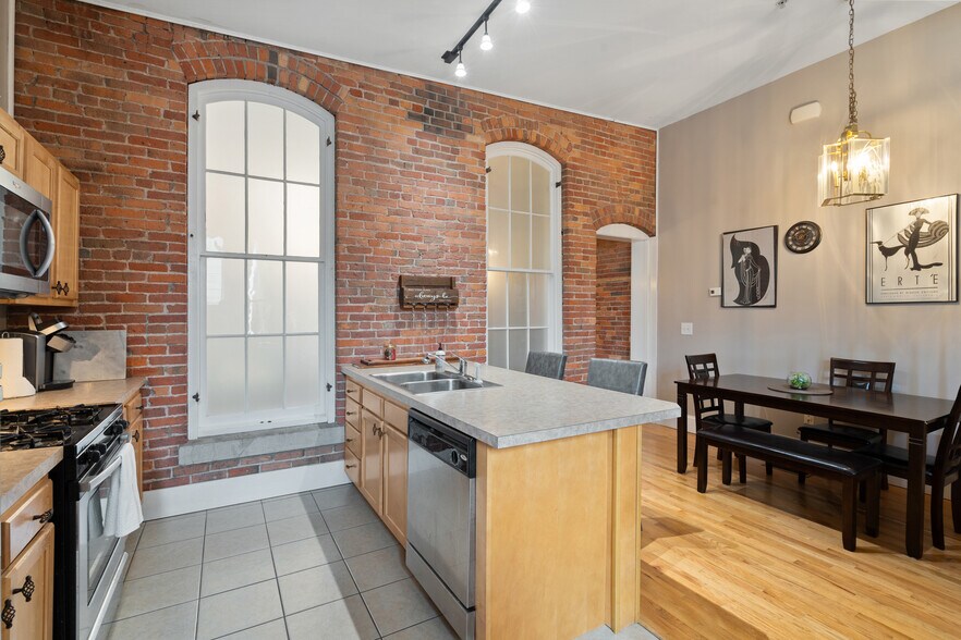 More Photos Of 317 W Fayette St, Syracuse Storefront Retail Office For Sale