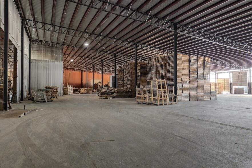 More Photos Of 1200 Bissell St, Venice Warehouse For Sale