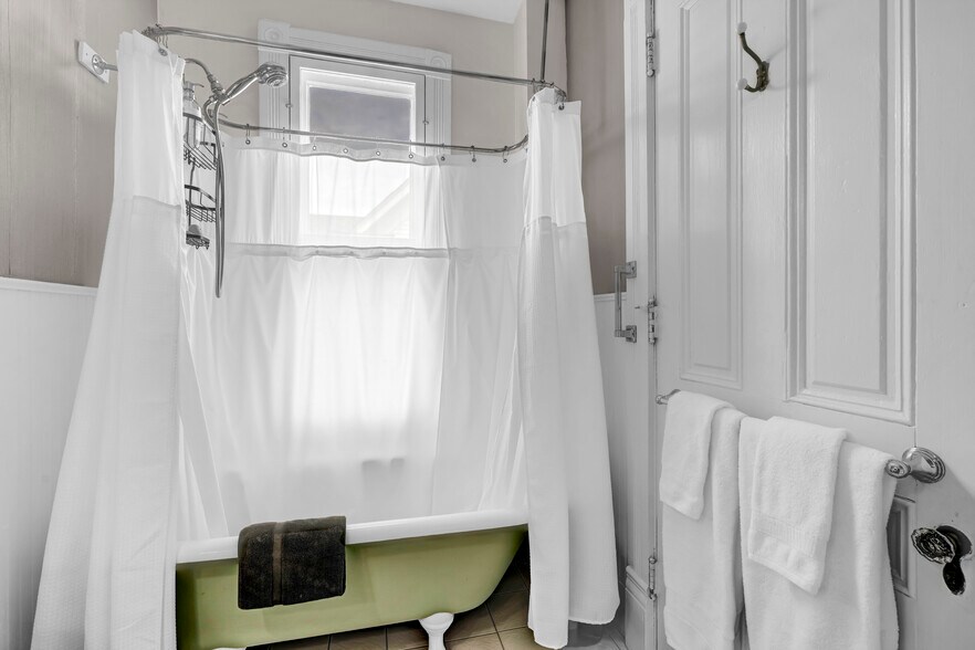 More Photos Of 412 S 3rd St, Wilmington Hospitality For Sale