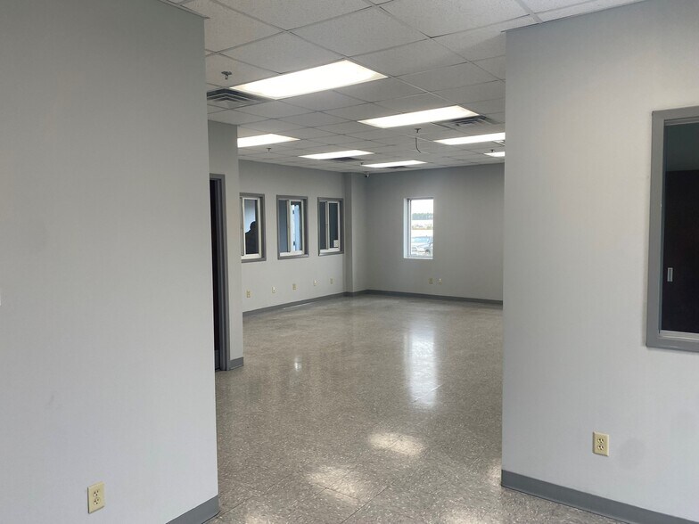 More Photos Of 101 Morgan Lakes Blvd, Pooler Warehouse For Lease