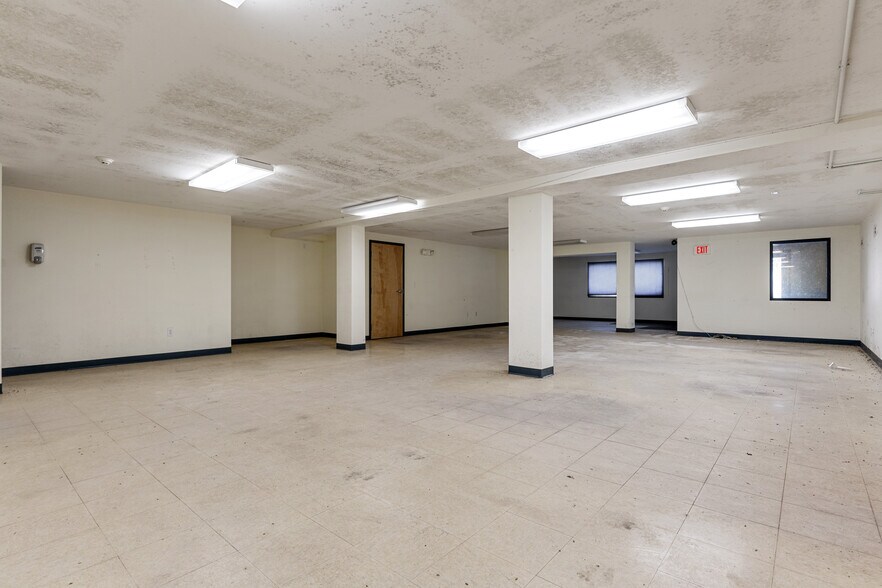 More Photos Of 128 Litchfield Rd, New Milford Medical For Sale