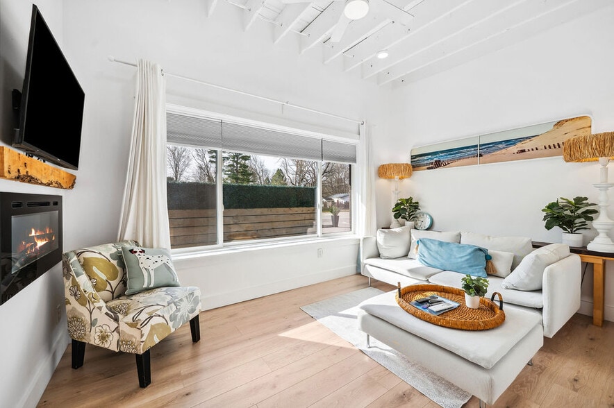 More Photos Of 13662 Red Arrow Hwy, Harbert Hotel For Sale