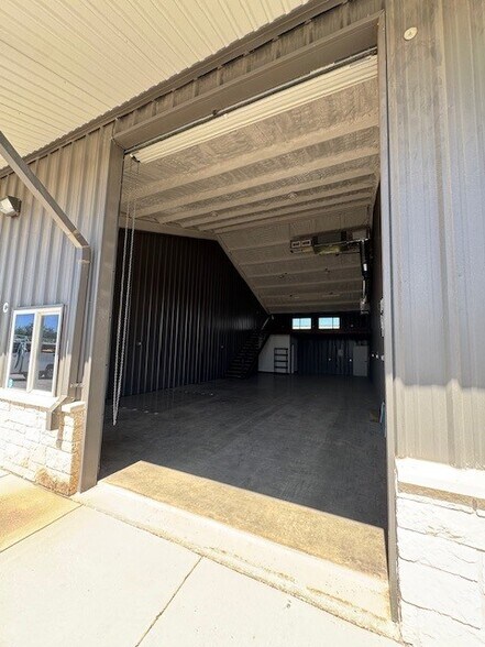 More Photos Of 320 N Ridge Rd, Marble Falls Unknown For Lease